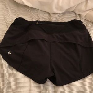black lululemon shorts